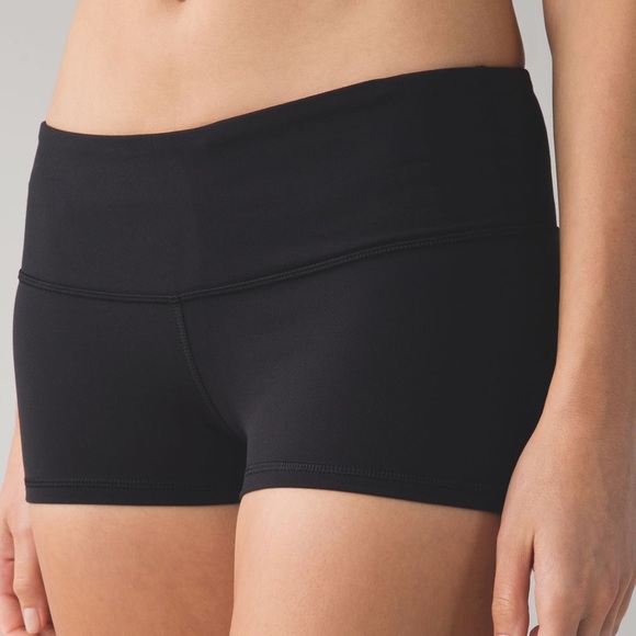BNWOT Lululemon Boogie Short 
*Reversible 
in Black / Black. 
Size 6. - Picture 8 of 10